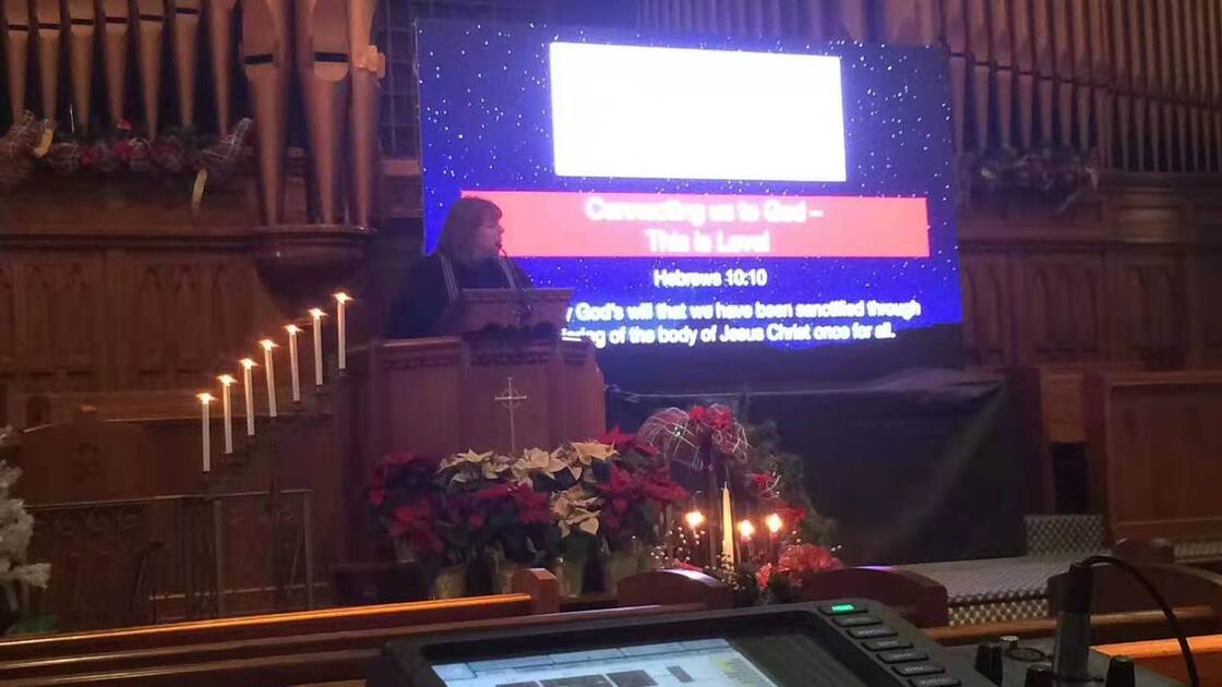 Lightweight Full Color Outdoor Transparent Led Display Panels P2.6 P2.9 Waterproof Custom