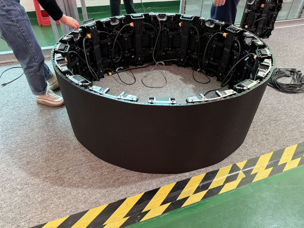 Portable Curved P3.9 Led Screen Rental For Indoor Exhibitions Custom Shaped