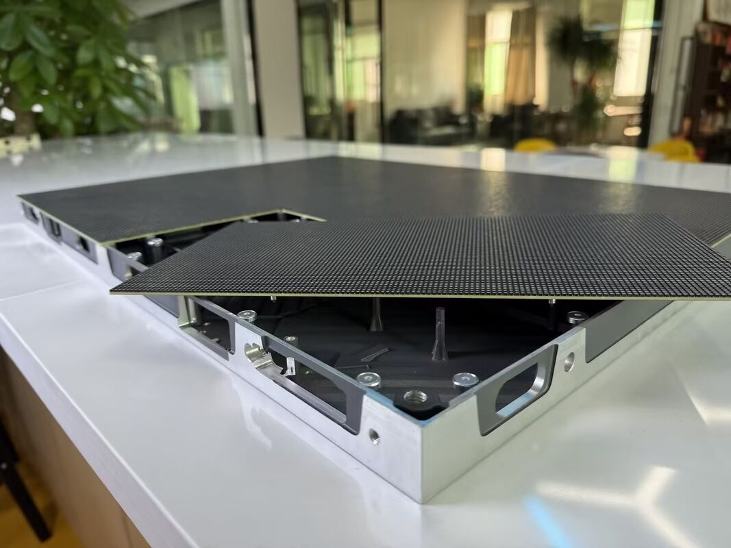 OEM 2.5mm Small Pitch Smd Led Display Screen Panels 7680HZ Ultra Thin 60mm