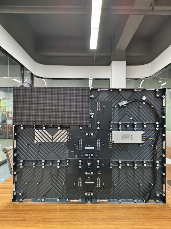 OEM 2.5mm Small Pitch Smd Led Display Screen Panels 7680HZ Ultra Thin 60mm