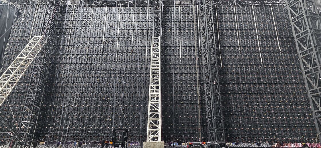 So Smooth, You’ll Forget It’s LED – Guide Visual GS Series for Stage & Touring (7680Hz Ultra-High Refresh | 500×500mm / 500×1000mm Cabinets)