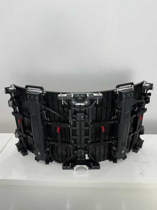 GS P3.9 Flexible Curve Full Color Outdoor LED Display Screen IP65 Rating Brightness 