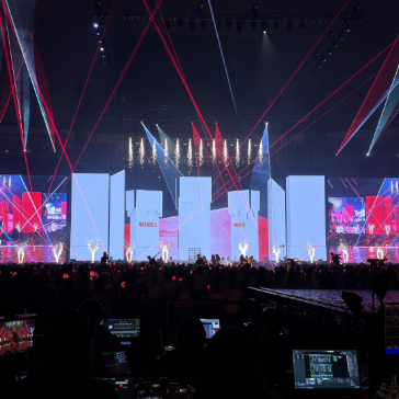P2.6 Indoor LED Display with 2.6mm Pixel Pitch, 3840Hz Refresh Rate, and Lightweight Modular Cabinet for Rental